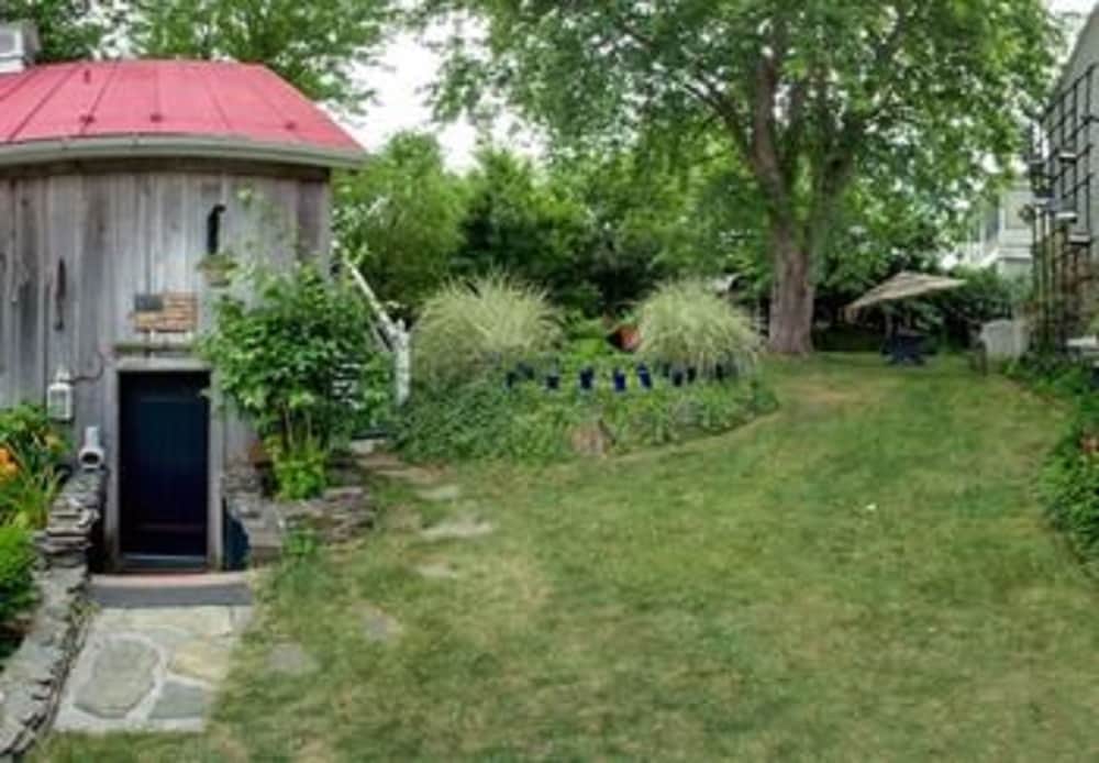 Lily Garden Bed and Breakfast 17/28