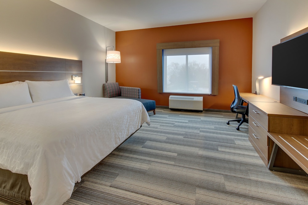 Holiday Inn Express & Suites Nashville Metrocenter Downtown 25/64