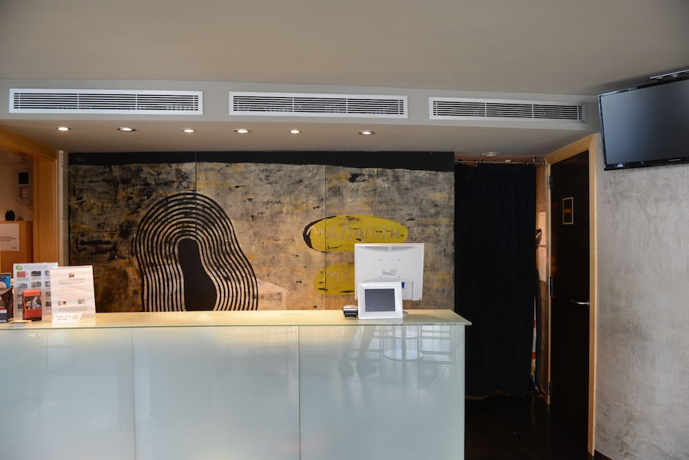Madanis Hotel 4/50