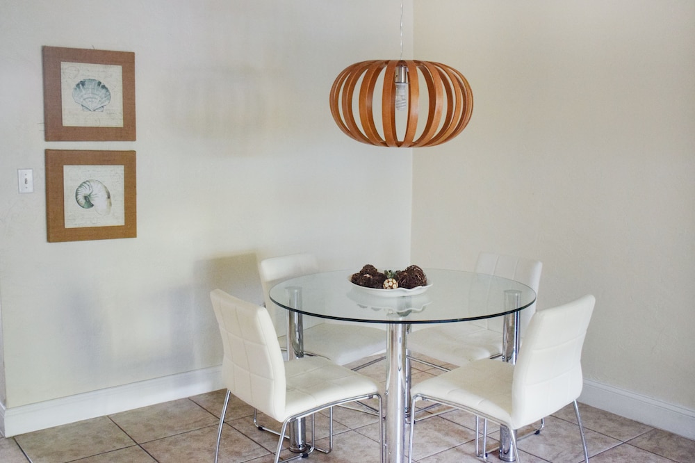 Coral Reef Suites 7/75