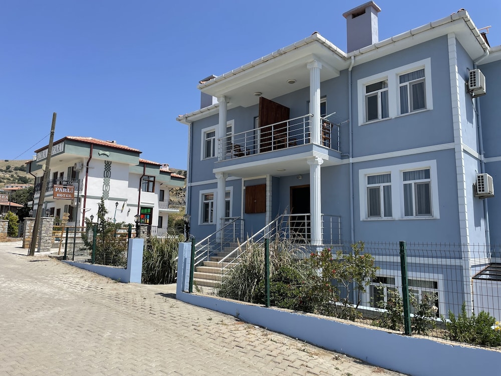 Parli Hotel 5/45