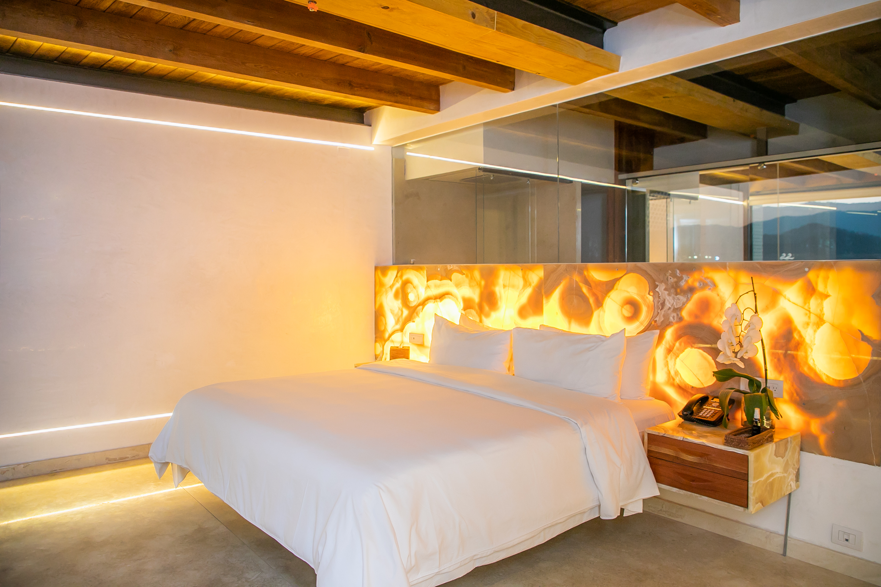 2 Bedrooms, Suite