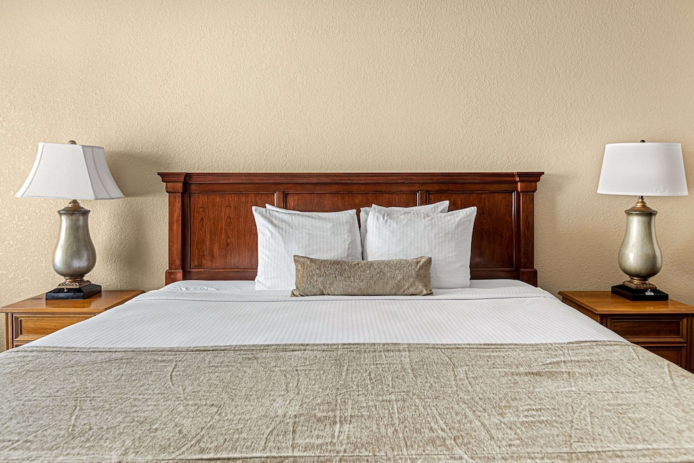 Chateau Big Bear Boutique Hotel, BW Signature Collection 11/55