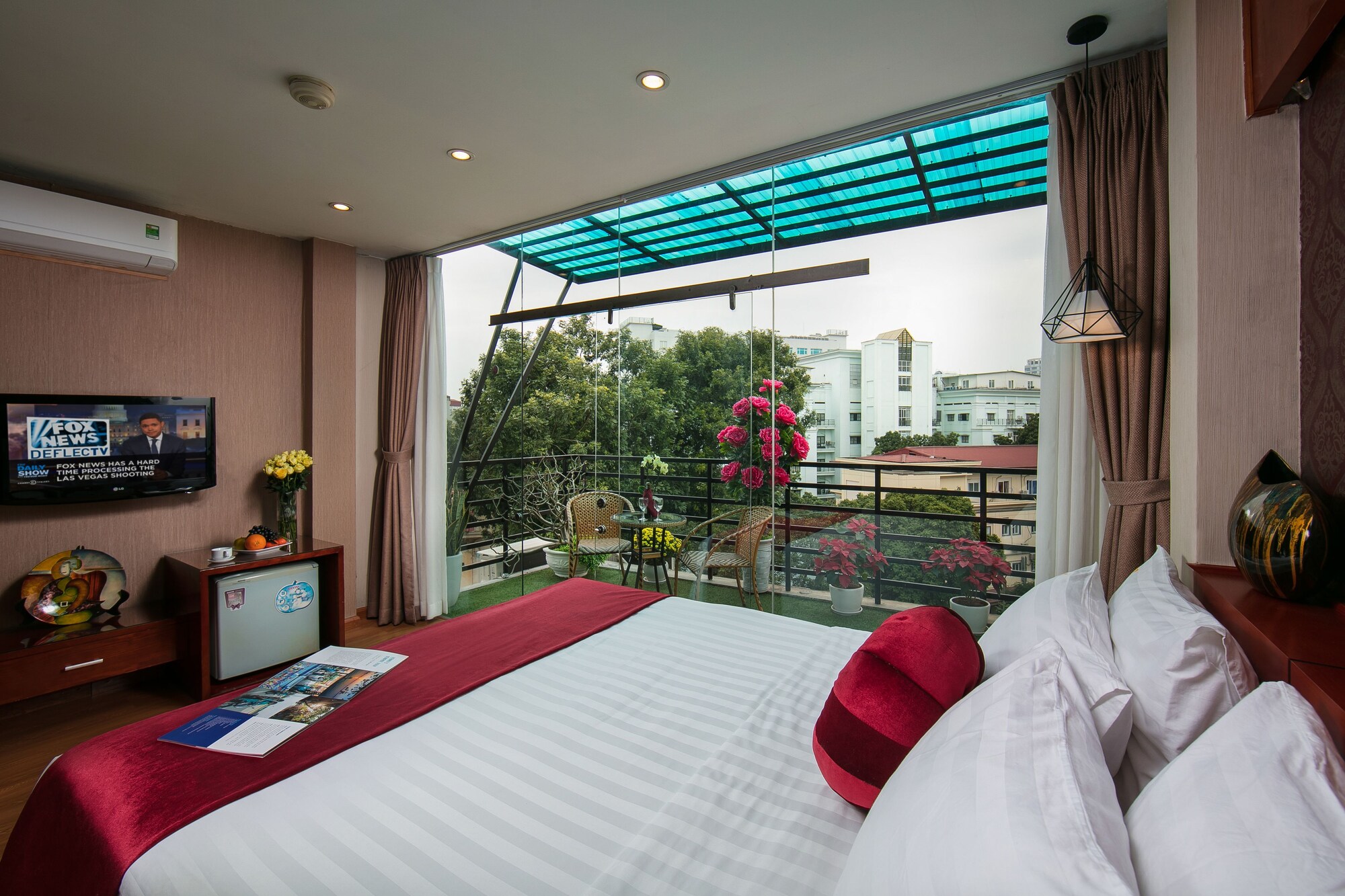 ROYAL, SUITE, CITY VIEW, BALCONY, TERRACE