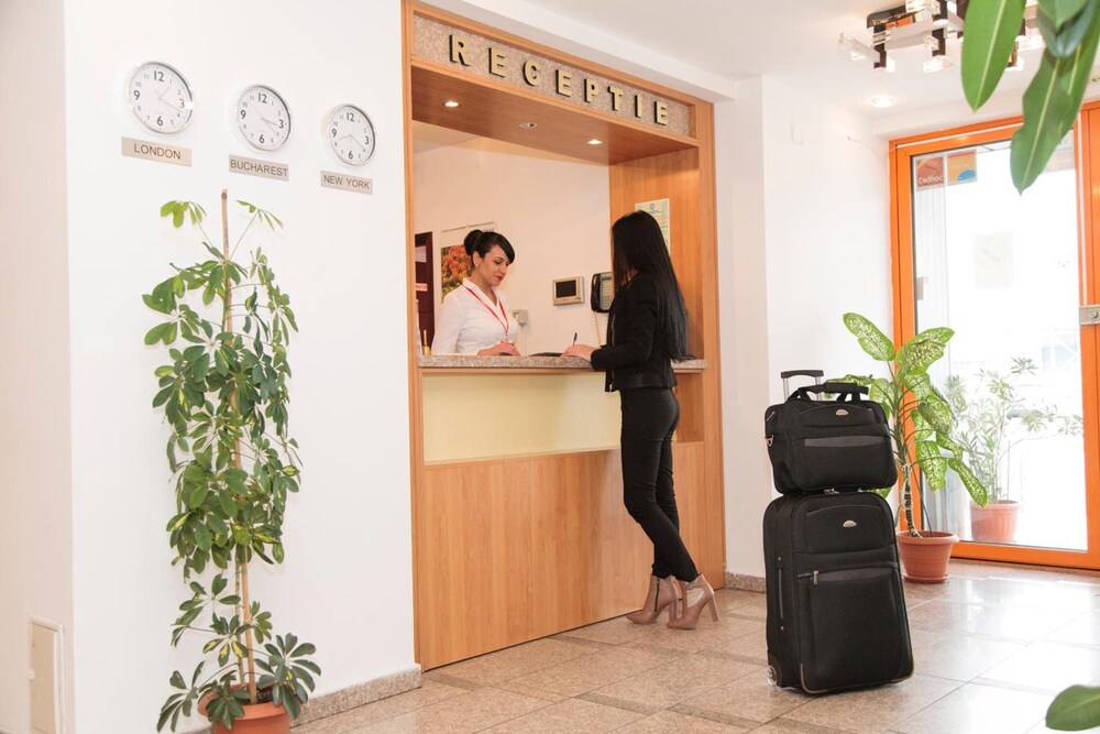 Plus Hotel 7/45