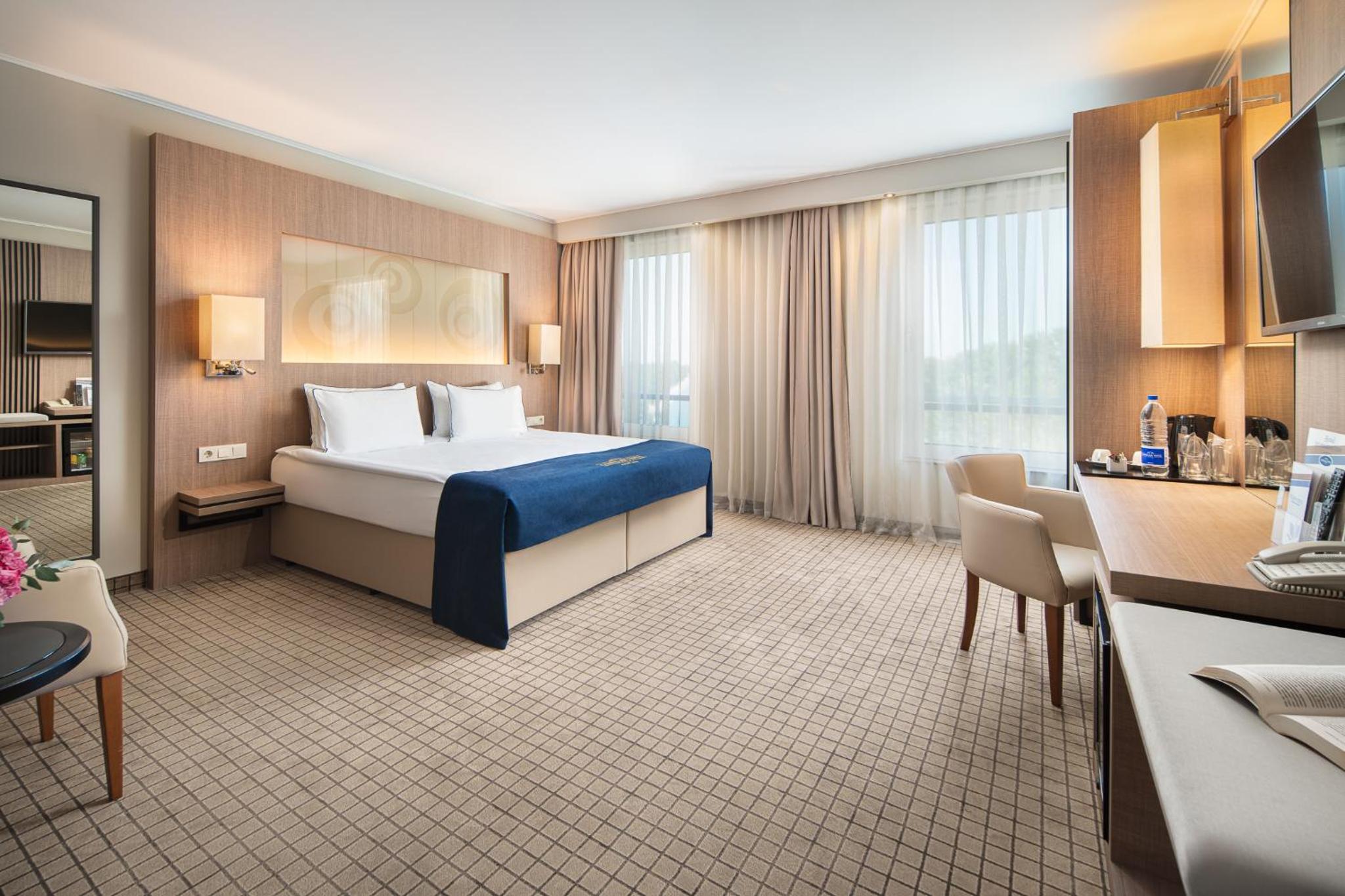 Superior, Double or Twin Bed, Creek View