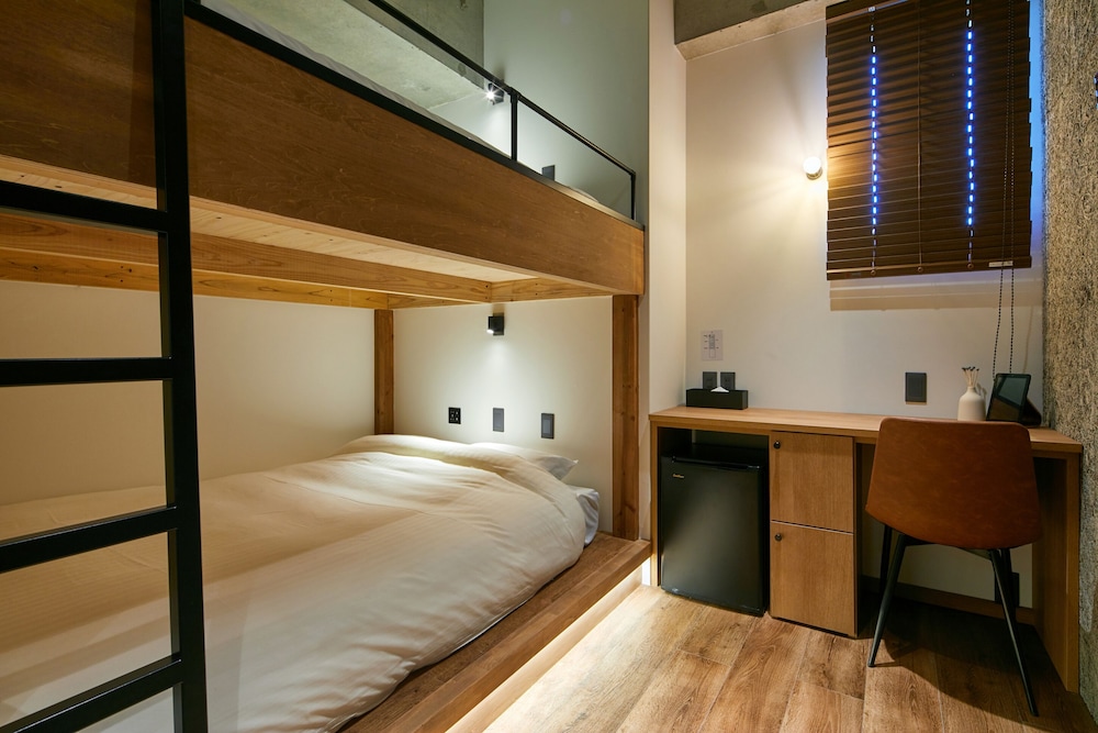 STANDARD, 2 DOUBLE BEDS, RIVER VIEW