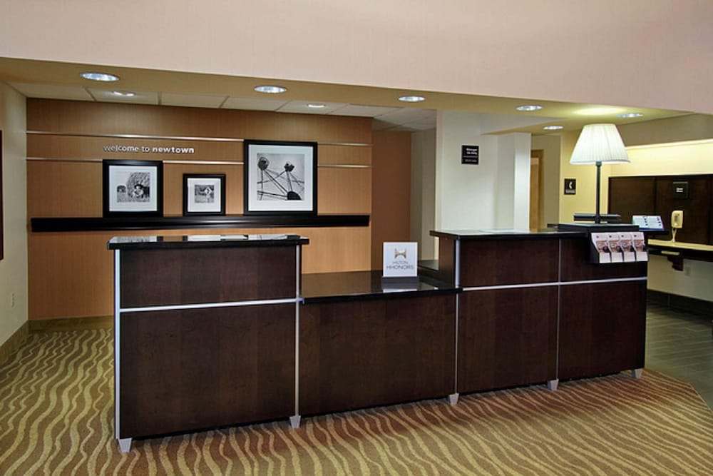 Hampton Inn Suites Newtown 11/57
