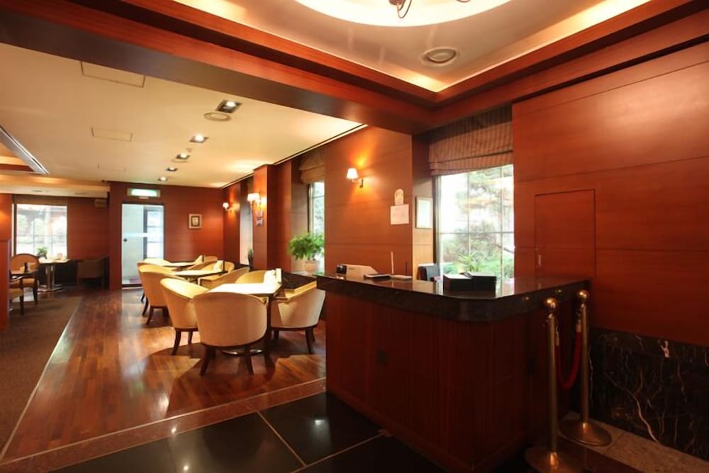 KARAK TOURIST HOTEL 8/50