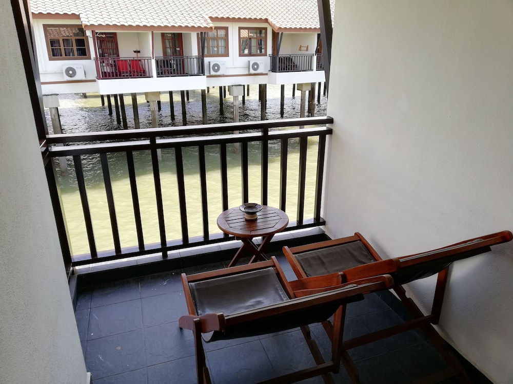 Wonderland Private Chalet at Port Dickson 23/48