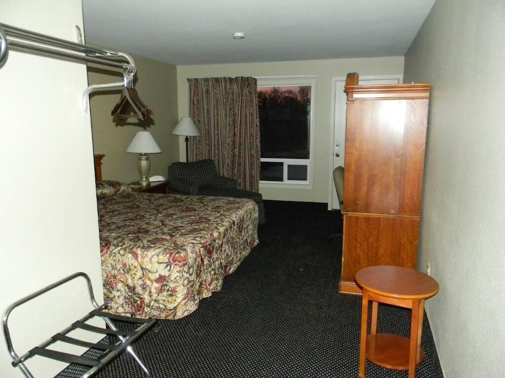 Lakeview Inn Centralia 8/28