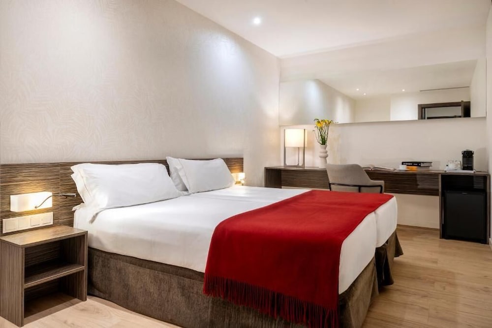 DELUXE, DOUBLE BED