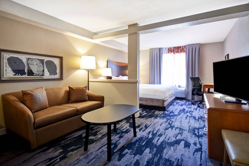 Fairfield Inn Suites by Marriott Atlanta Kennesaw 25/50