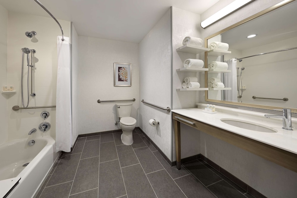 Hampton Inn Long Beach Airport 13/67