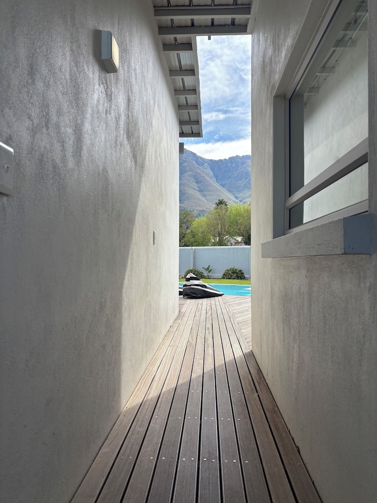 A Riverbed Guesthouse 5/50