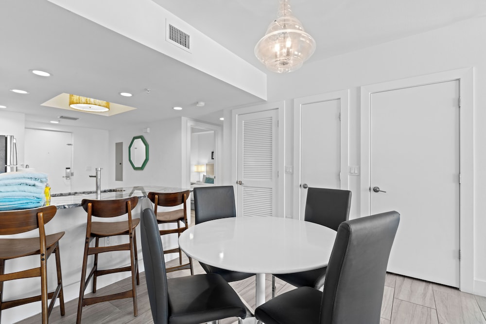 Provident Oceana Beachfront Suites 68/77