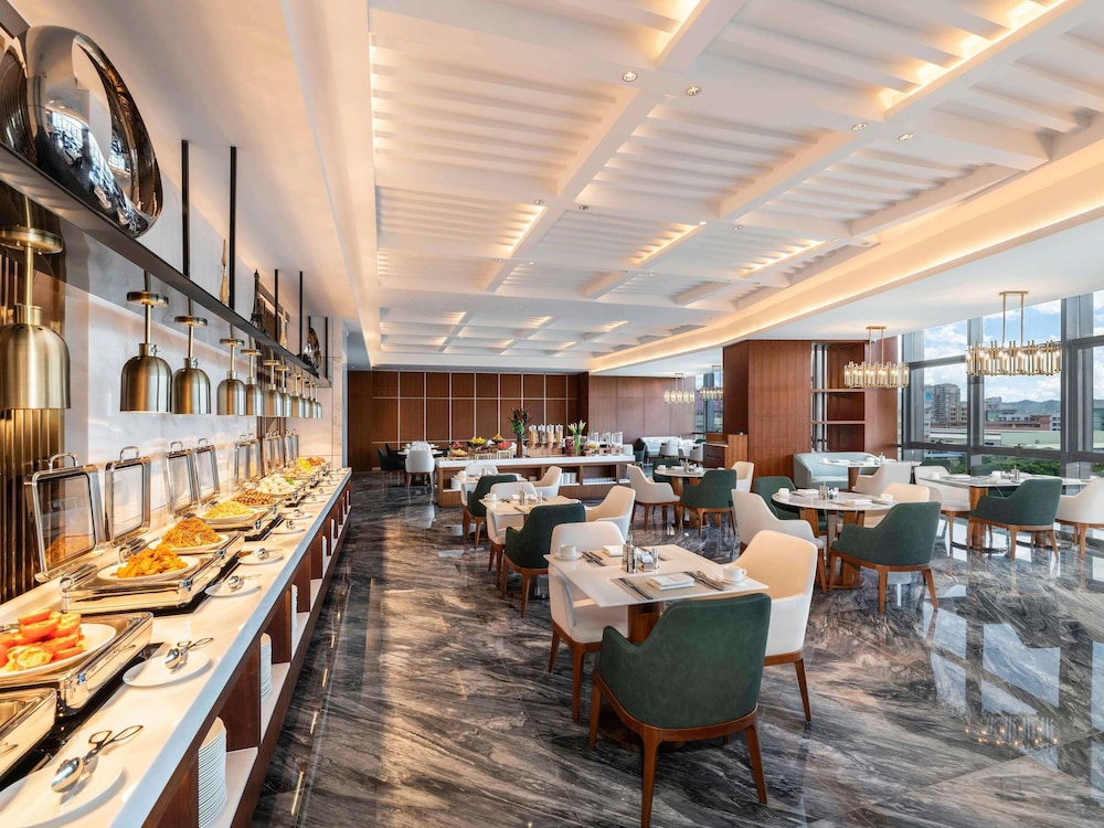 Mercure Shenzhen Pinghu 61/72