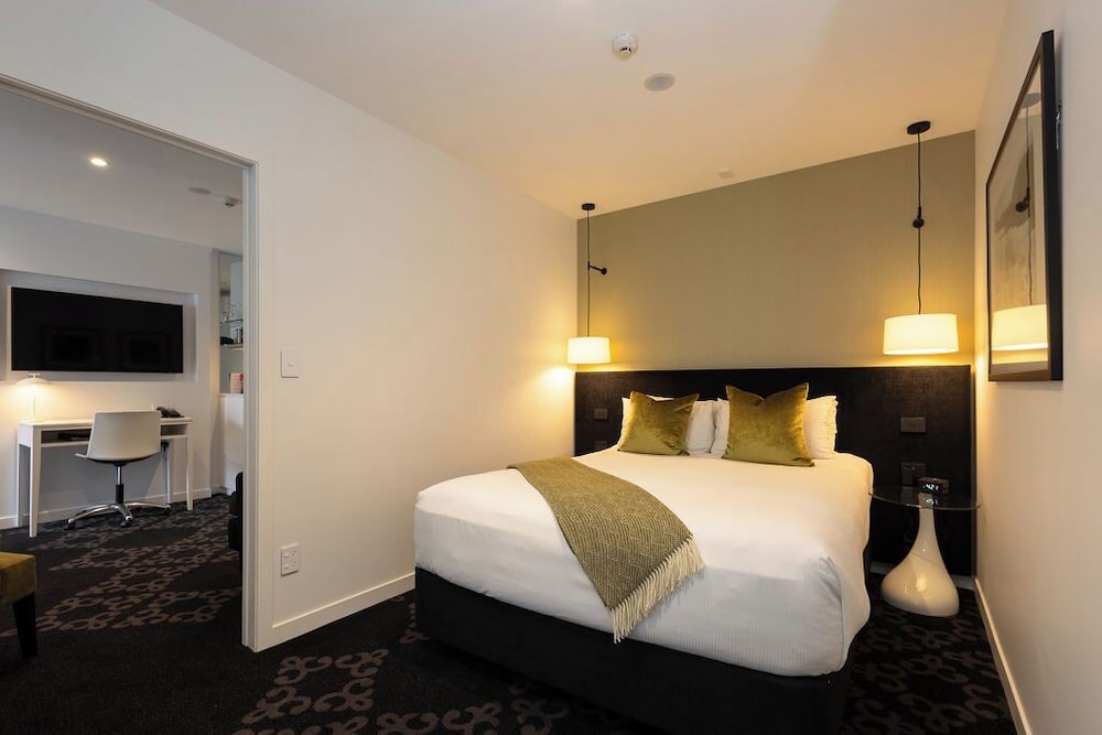 BOUTIQUE, SUITE