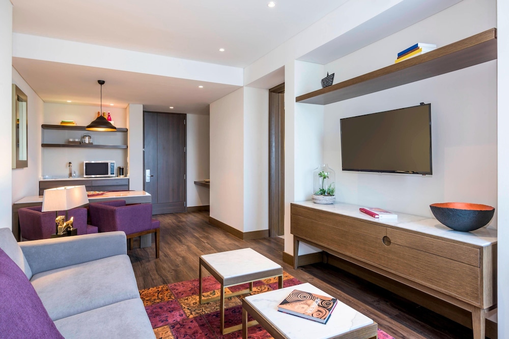 Courtyard By Marriott Bogota Airport 30/65