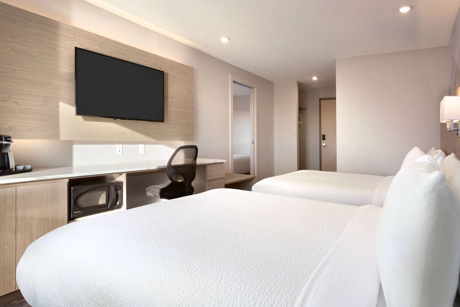 Days Inn by Wyndham Calgary North Balzac 3/15