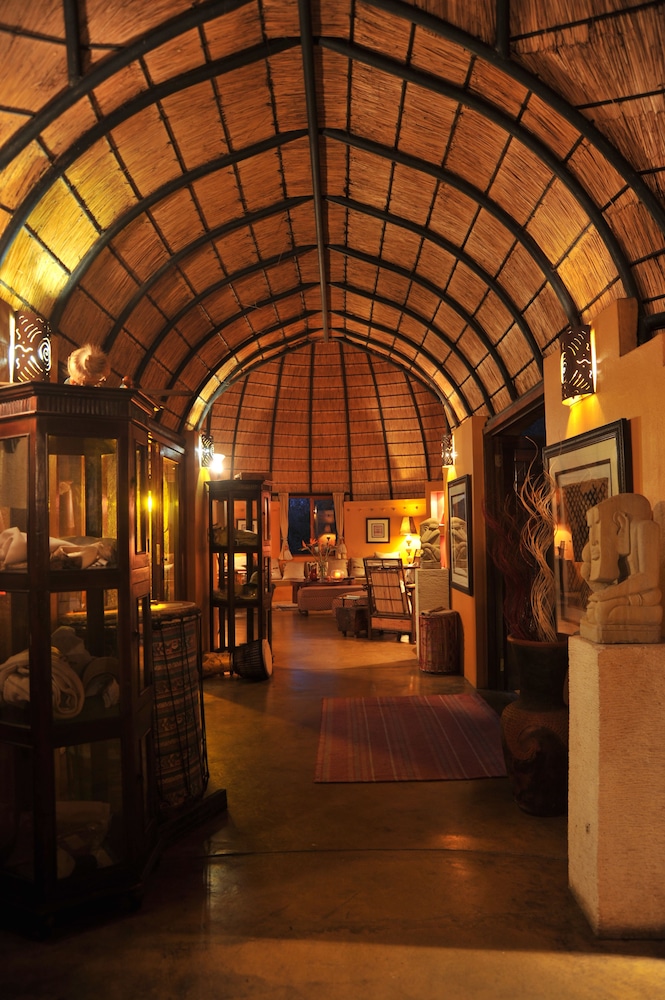 Hoyo-Hoyo Tsonga Lodge 16/68