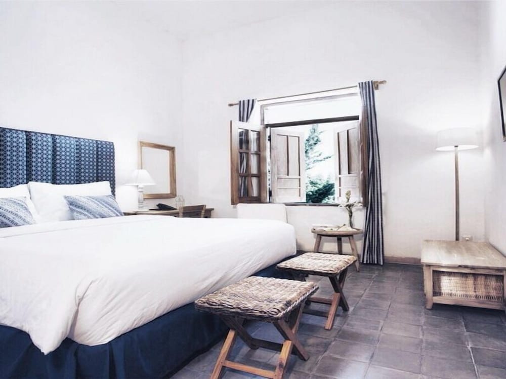 Adhisthana Hotel 23/69