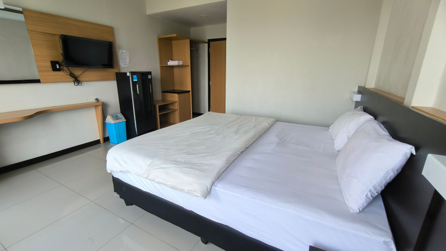 Bandengan Beach Hotel 7/11
