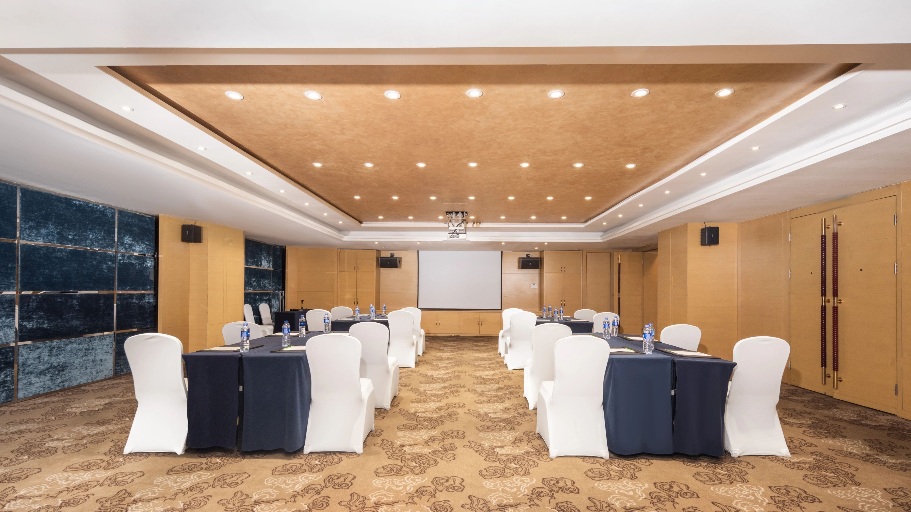 HOLIDAY INN SHIJIAZHUANG CENTRAL 75/77