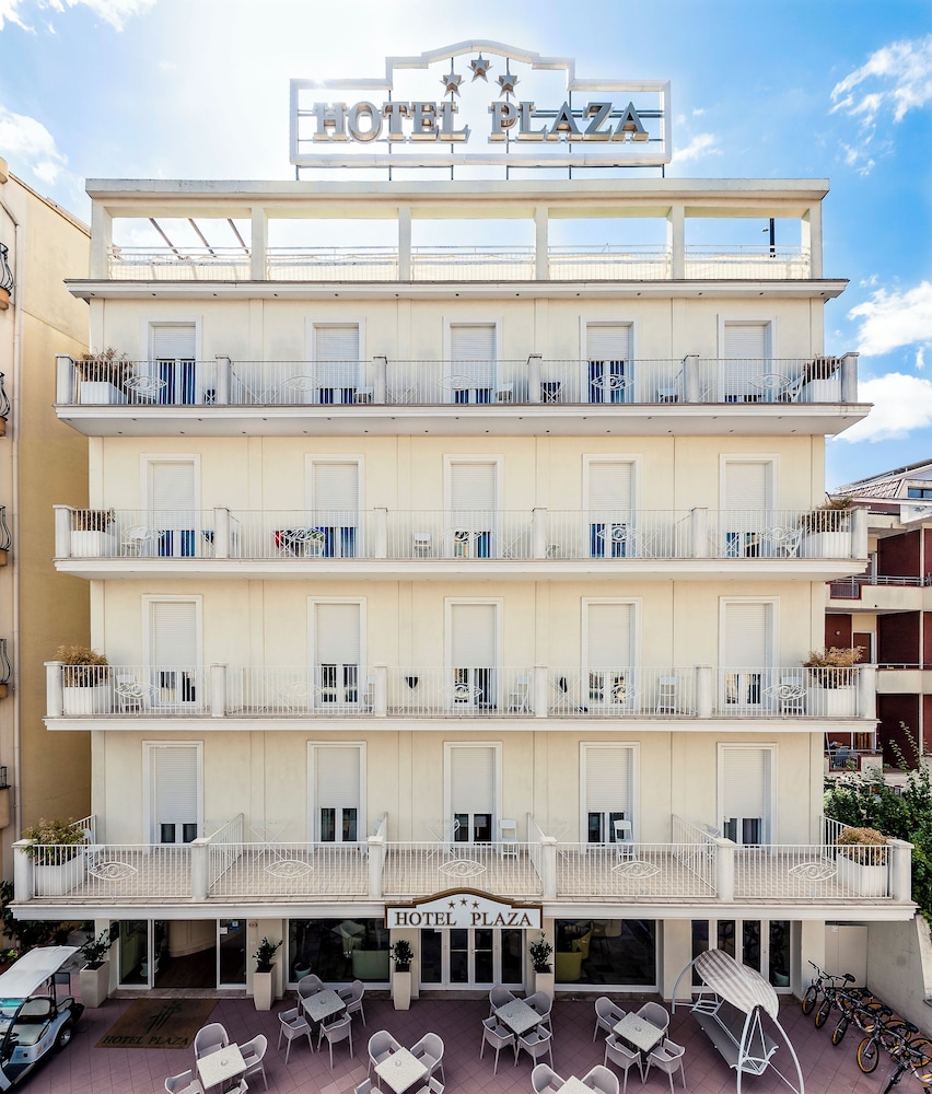 HOTEL PLAZA 3/53