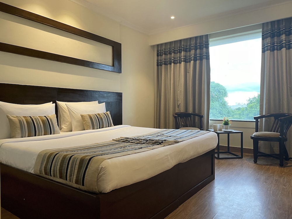 Royale Sarovar Portico Agra 35/65