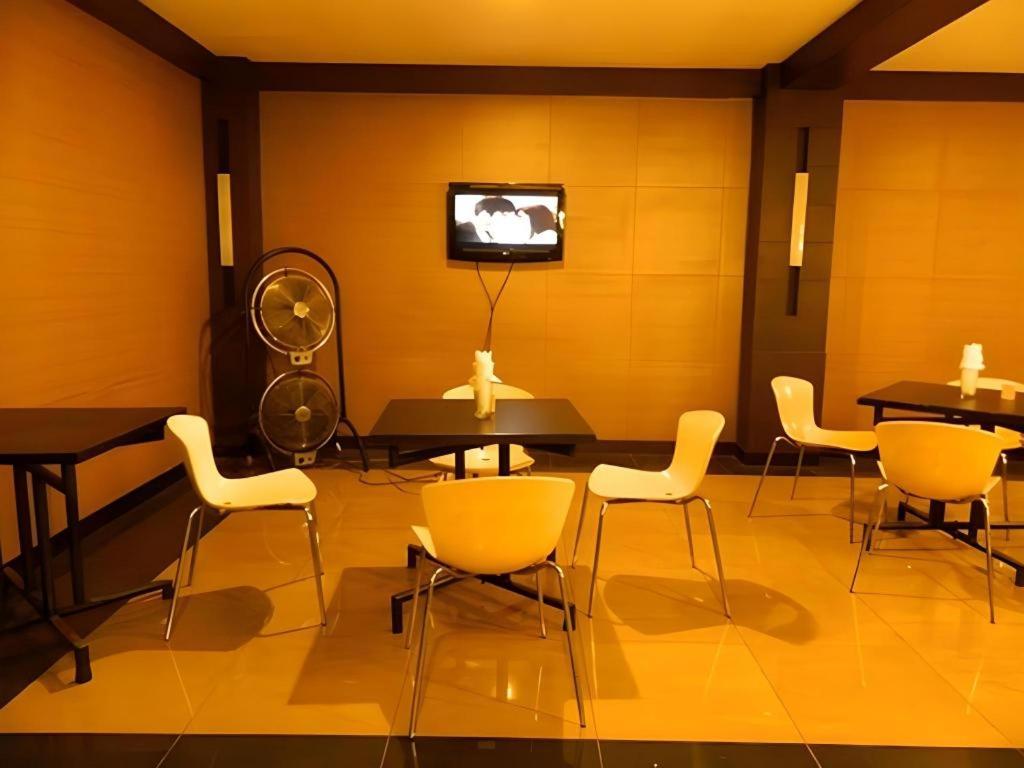 Hotel Bintang Solo 42/50