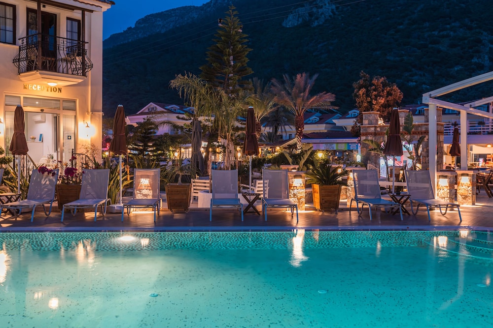Bronze Hotel - Adults Only 29/32