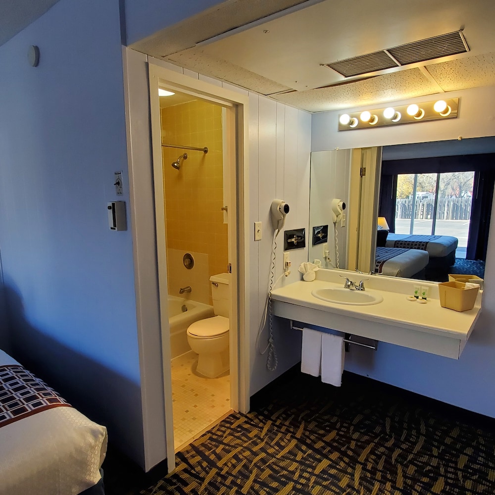 Hospitality Inn & Suites 37/37