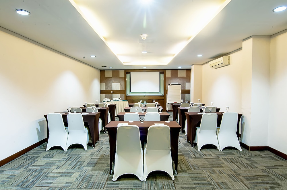 Cipta Hotel Wahid Hasyim 38/49