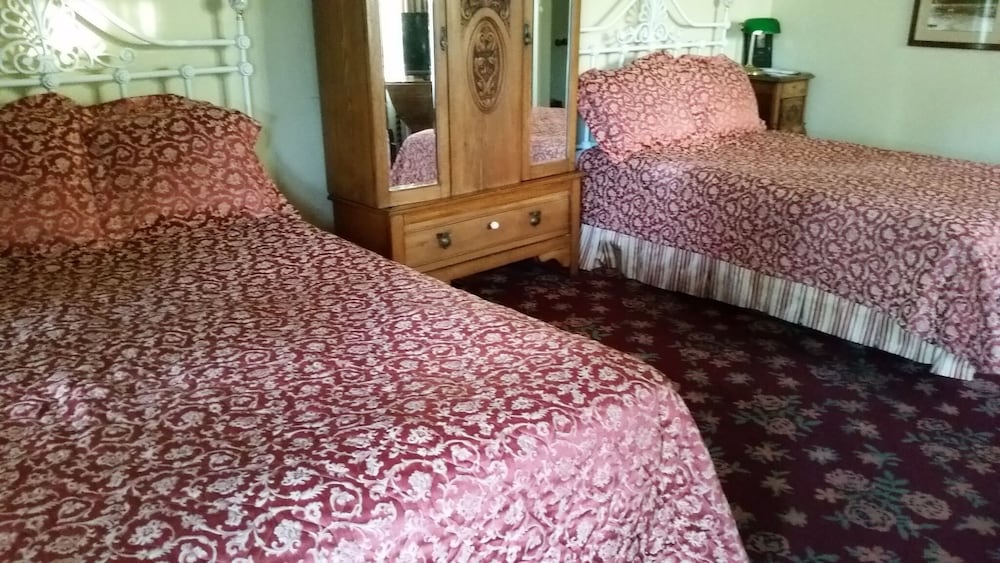 The Mendocino Hotel and Garden Suites 11/47