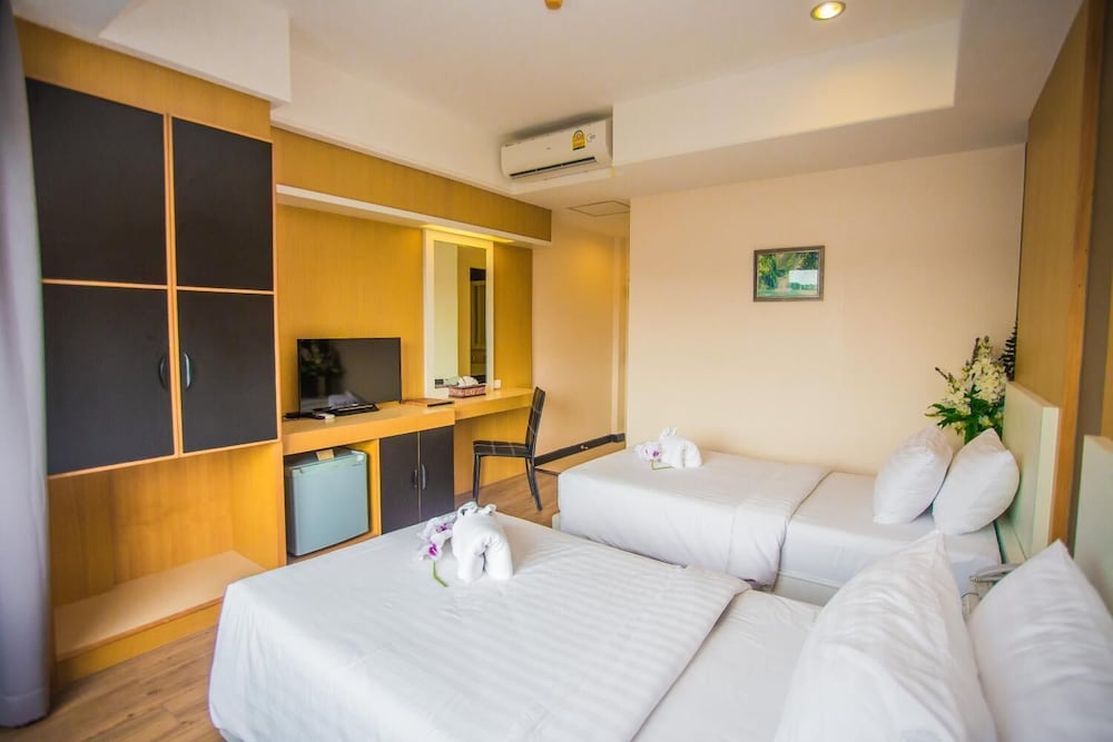 New Travel Lodge Hotel 28/63