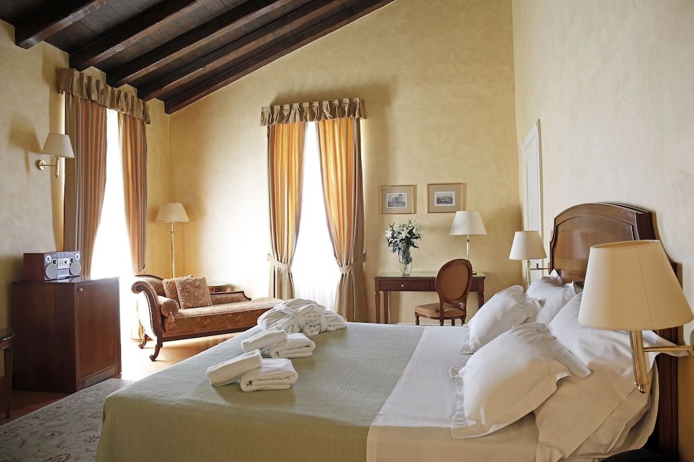 Siora Vittoria Boutique Hotel 10/48