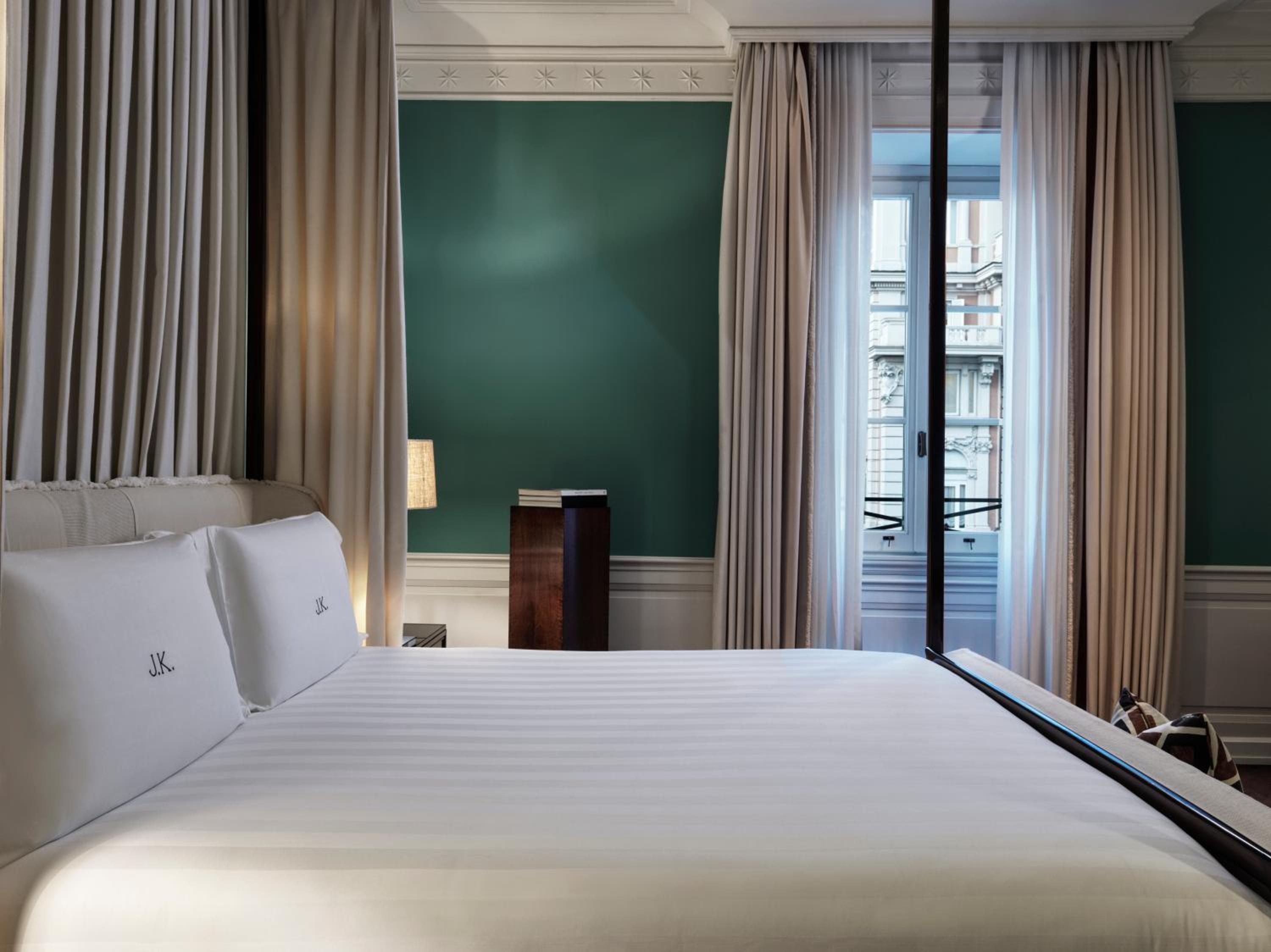 Master, Suite