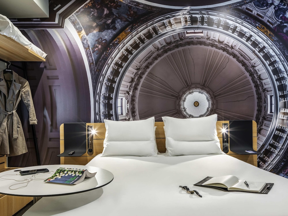 NOVOTEL BELLEVILLE PARIS 20 9/69