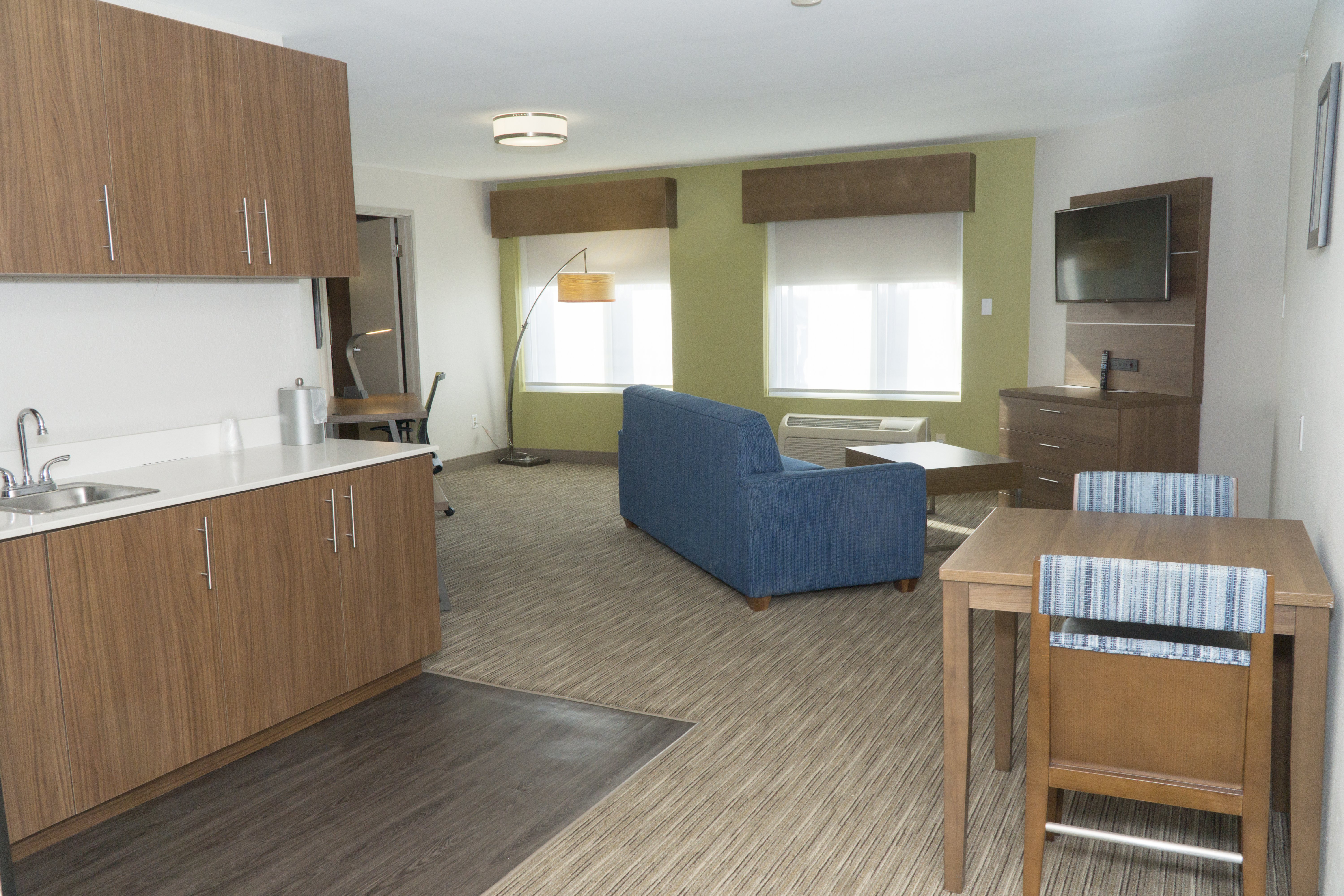 Holiday Inn Express Hotel & Suites Madison 8/60