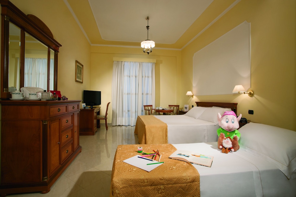 Majestic Palace Sorrento, Curio Collection by Hilton 43/56