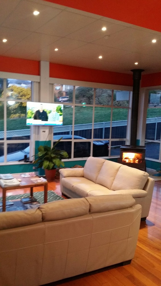 Waterfront Lodge Motel 53/70