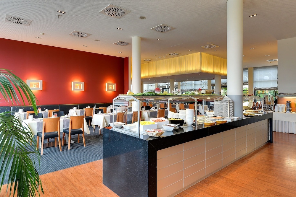 NOVINA HOTEL HERZOGENAURACH HERZO-BASE 54/66