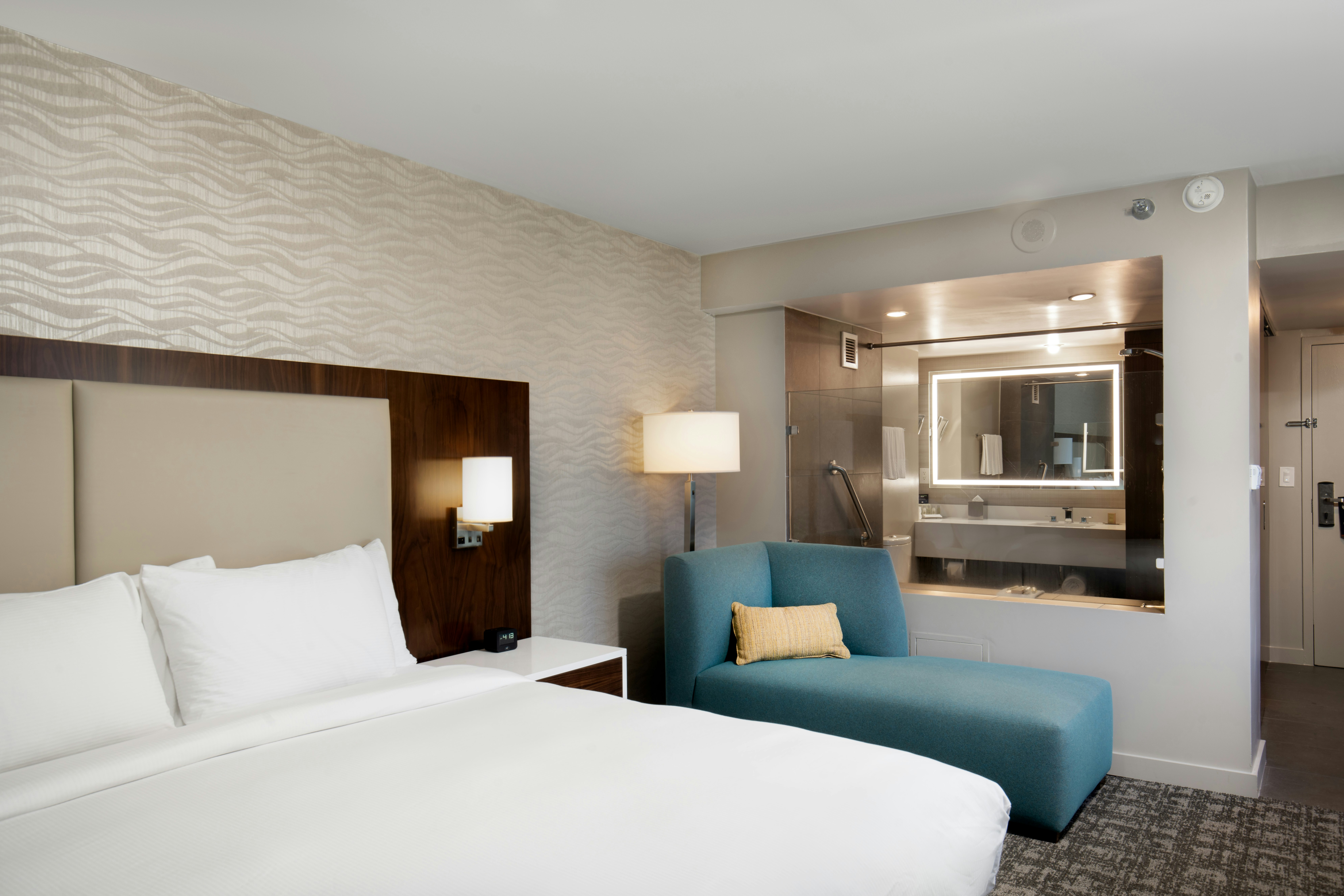 Serenity, King Bed, Bathtub
