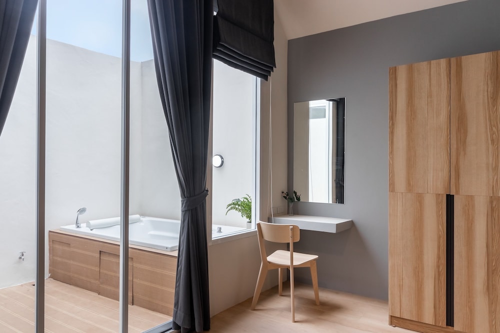 Nidhra Residence 50/50