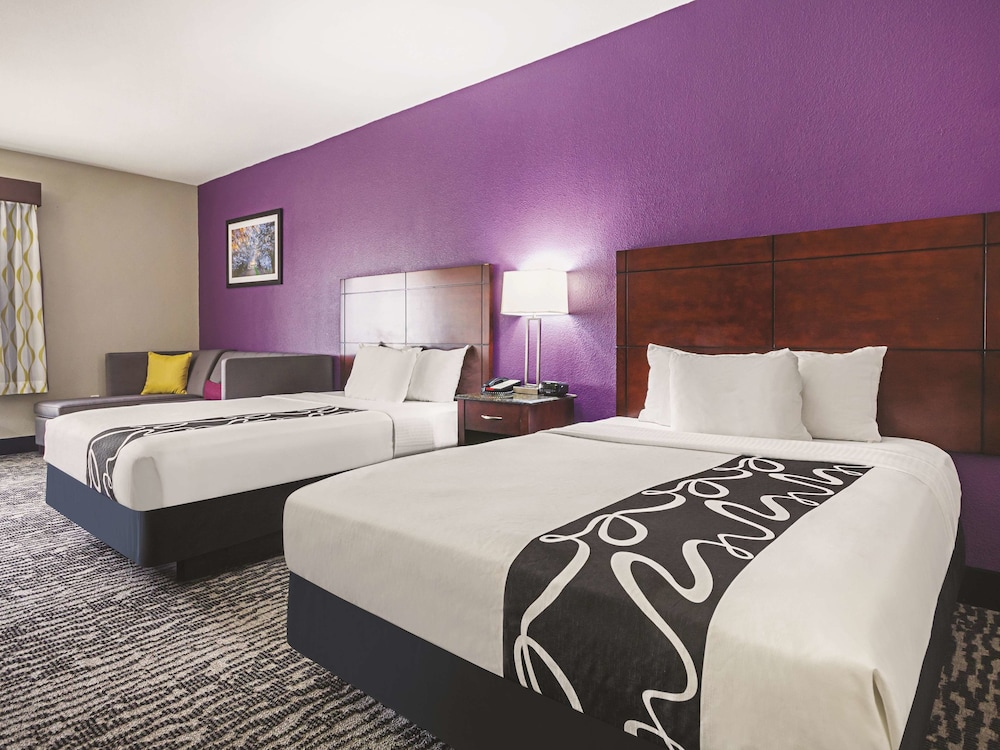 La Quinta Inn & Suites by Wyndham Fresno Northwest 12/44