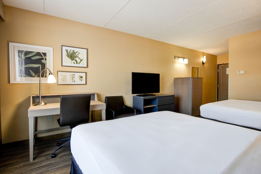 Comfort Inn And Suites St. Paul Northeast 10/23