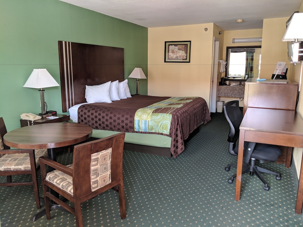 Ramada by Wyndham San Antonio Near SeaWorld/Lackland AFB 50/63