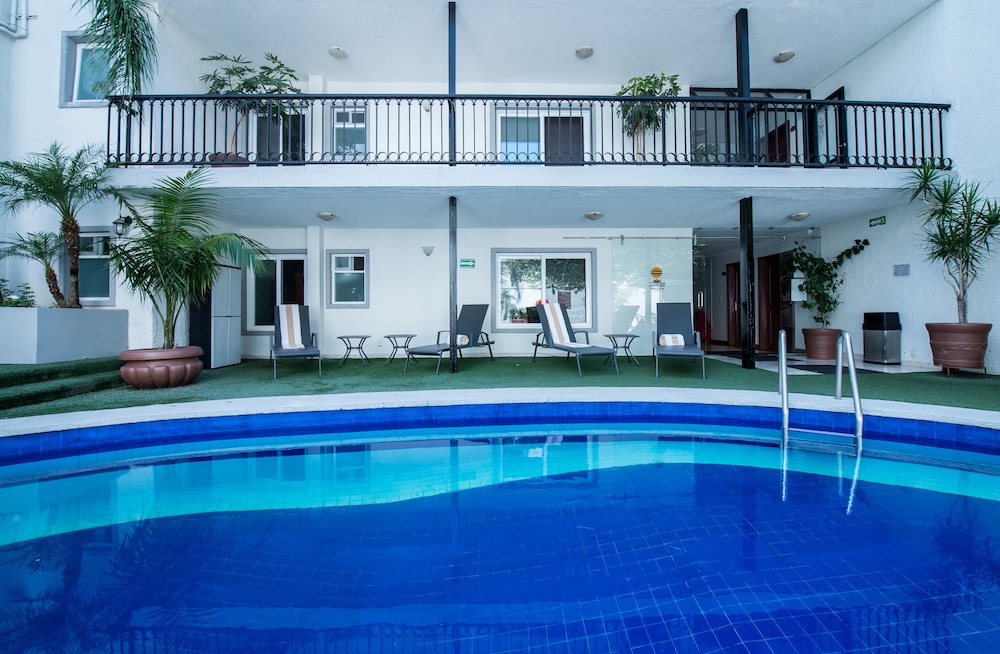 DEL MARQUES HOTEL AND SUITES 5/53