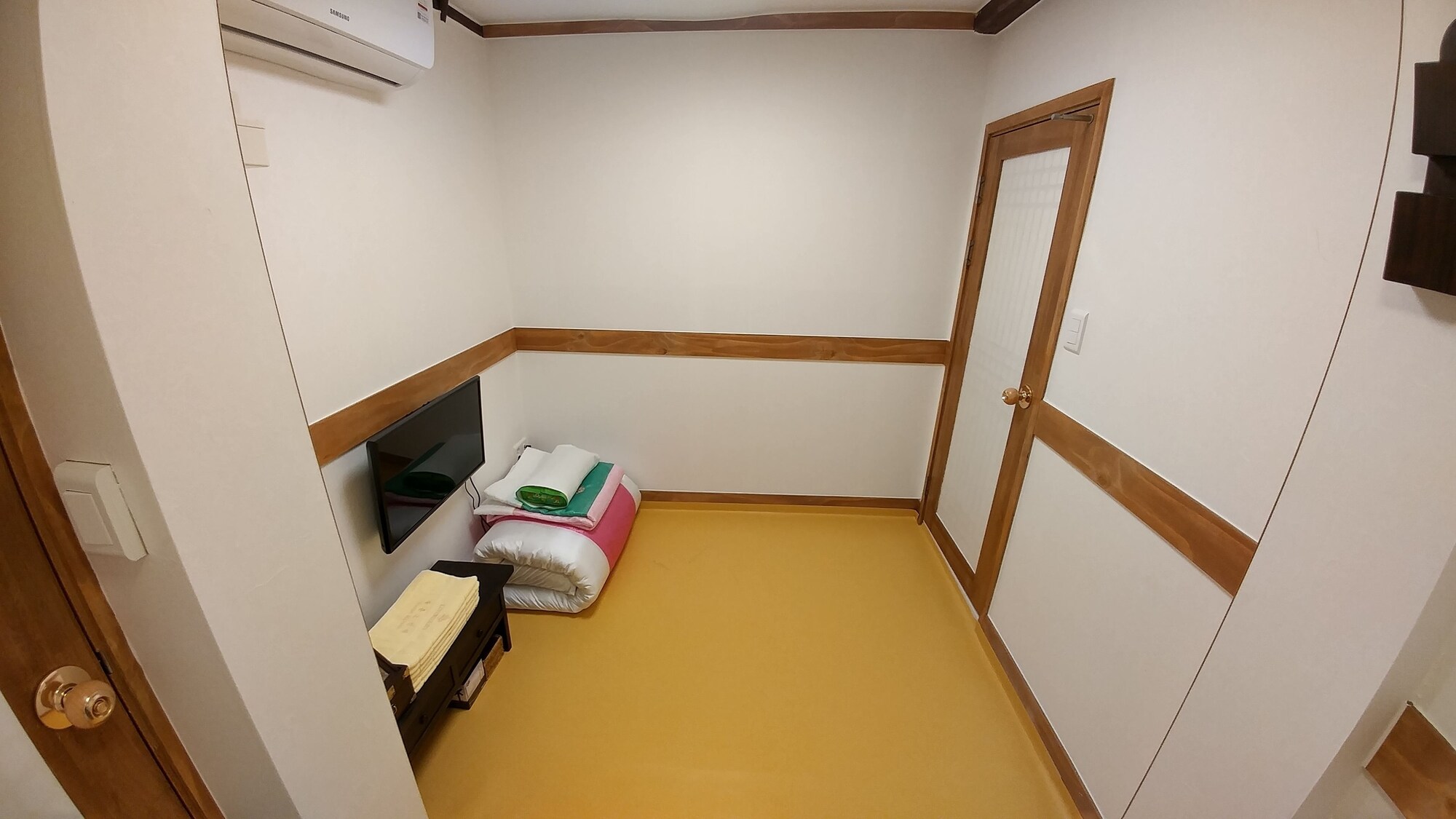 غرفة بفراش فوتون بحمام خاص، So Hyeon Dang Hanok Guesthouse 2/5